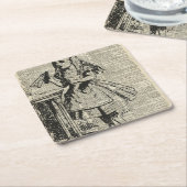 Alice in Wonderland Stencil op Oude Pagina Kartonnen Onderzetters (Schuin)
