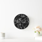 Alice in Wonderland Teatime Black Clock Ronde Klok (Huis)