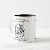 Alice in Wonderland - Verschillende persoon Tweekleurige Koffiemok (Voorkant links)