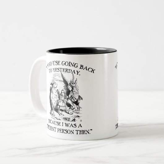 Alice in Wonderland - Verschillende persoon Tweekleurige Koffiemok (Voorkant links)