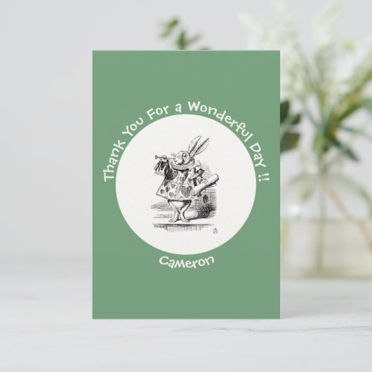 Alice in Wonderland White Rabbit Herald Verjaardag Bedankkaart (Staand voorkant)