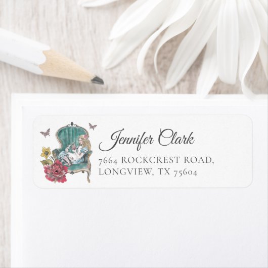 Alice in Wonderland zit op de groene stoel Etiket (Insitu)