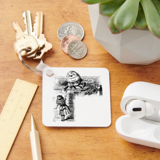 Alice in Wondlerand, Humpty Dumpty met Alice Sleutelhanger (Bureau)