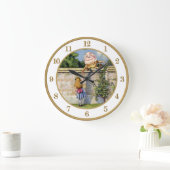 Alice Meets Humpty Dumpty in Wonderland. Grote Klok (Huis)