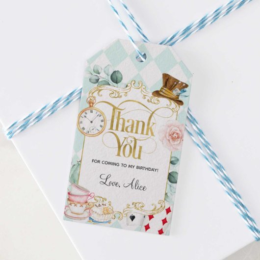 Alice vraagt zich af of het gekke hatter theefeest cadeaulabel