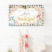 Alice wonderland met de achtergrond van het gekke- spandoek (Insitu)