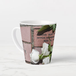 Alice Young Memorial Brick met witte rozen Mok