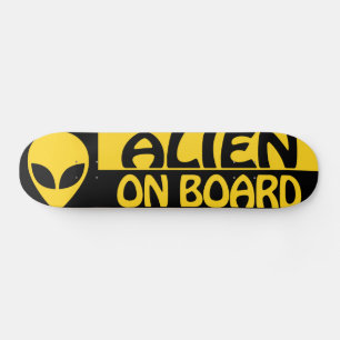 ALIEN AAN BOORD SKATEBOARD