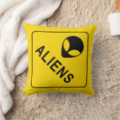 Alien, Aliens Invasion Warning Sign. Kussen (Deken)