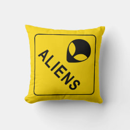 Alien, Aliens Invasion Warning Sign. Kussen