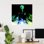 Alien Biker (Neon versie) Poster (Thuiskantoor)