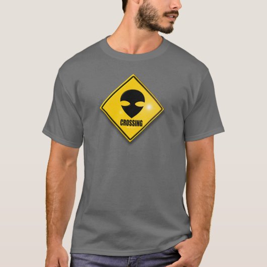 Alien Crossing Dark Apparel T-shirt (Voorkant)