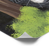 Alien die in een spinnenweb wordt vastgehouden poster (Hoek)