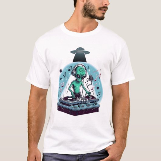 Alien DJ Extraterrestrial Music Mixer T-shirt (Voorkant)