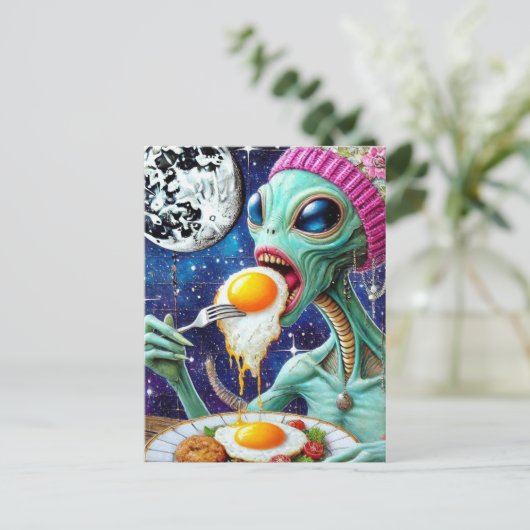 Alien eet gefrituurde eieren briefkaart (Staand voorkant)