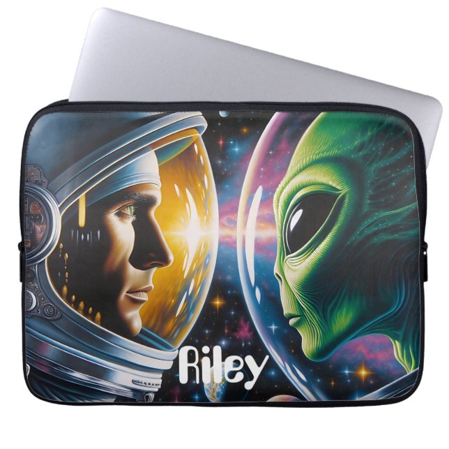 Alien en astronaut in de ruimte gepersonaliseerd laptop sleeve (Voorkant)