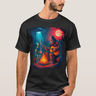 Alien En Bigfoot Kampvuur Maan Ufo Avontuur T-shirt
