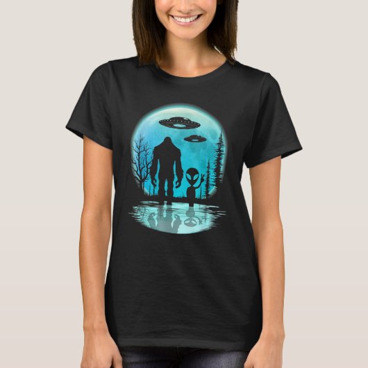 Alien en en Bigfoot Moon T-shirt (Voorkant)