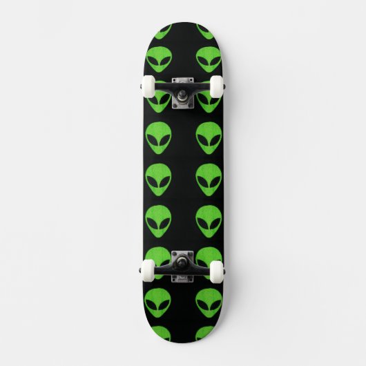 Alien Faces - Groen skateboard (Voorkant)