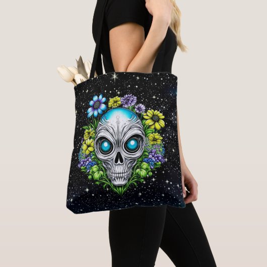 Alien Gezicht en Bloemen Ai Art Tote Bag (Dichtbij)