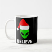 Alien Green Face Christmas Santa Hat Believe  Koffiemok (Links)