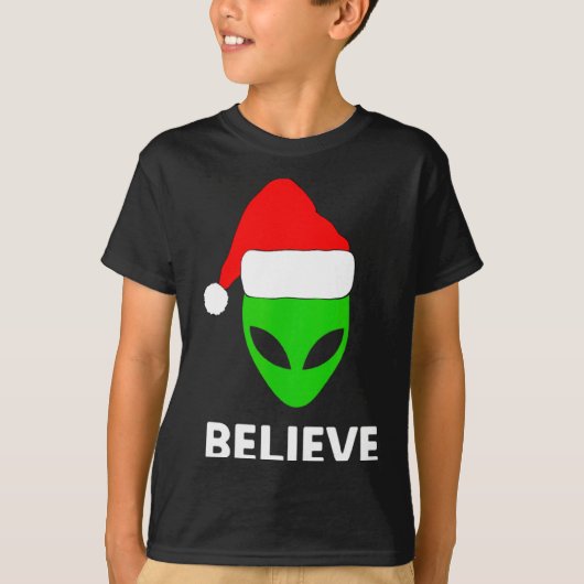 Alien Green Face Christmas Santa Hat Believe  T-shirt (Voorkant)