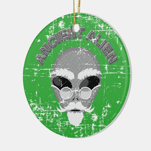 Alien-hoofd in nood keramisch ornament (Links)