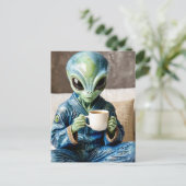 Alien in blauwe PJ's met een koffie Briefkaart (Staand voorkant)