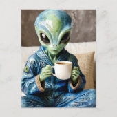 Alien in blauwe PJ's met een koffie Briefkaart (Voorkant)