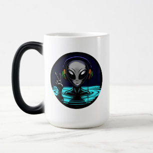Alien in Water met Hoofdtelefoon geven Peace Sign Magische Mok
