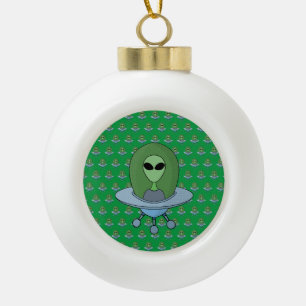 Alien in zijn kleine ruimteschip keramische bal ornament