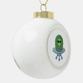 Alien in zijn kleine ruimteschip keramische bal ornament (Links)