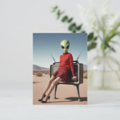 Alien Lady en de tv in de woestijn Briefkaart (Staand voorkant)
