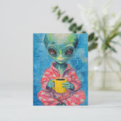 Alien met een kopje koffie briefkaart (Staand voorkant)