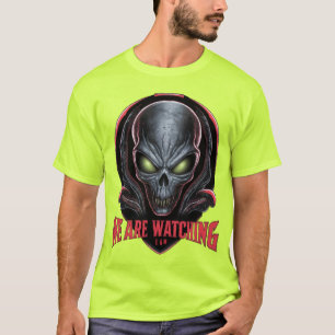Alien met gloeiende groene ogen We kijken T-shirt