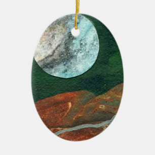 Alien moon in een groene nachtelijke hemel keramisch ornament