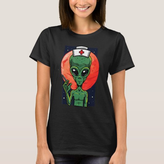 Alien Nurse Holding Naaldspuit T-shirt (Voorkant)