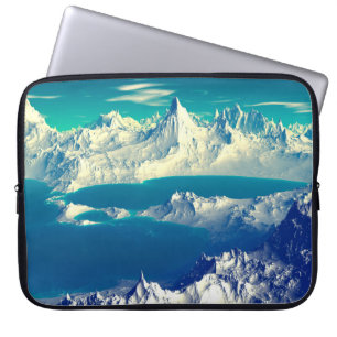 Alien Planet - 3D ed Computer Artwork. Rocks en s Laptop Sleeve