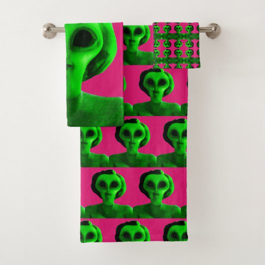Alien Self Portrait Bad Handdoek (Insitu)