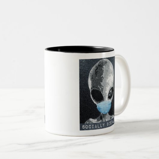 Alien Socially Distant Coffee Mok (Voorkant rechts)