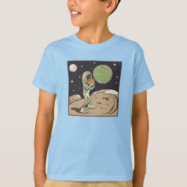 Alien speelt basketbal op de maan t-shirt