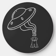 Alien UFO die een hondenpuppy afneemt