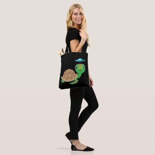 Alien, UFO en Turtle Bizarre Ontvoering Tote Bag (Op model)