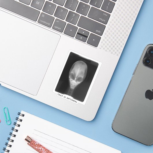Alien X-Ray Sticker (Laptop met iPhone)