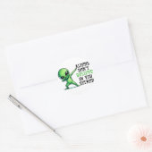 Aliens geloven ook niet in jou ronde sticker (Envelop)