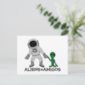 Aliens = vrienden, astronaut en buitenaards briefkaart (Staand voorkant)