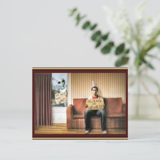 Aliens zijn dichtbij - briefkaart (Staand voorkant)