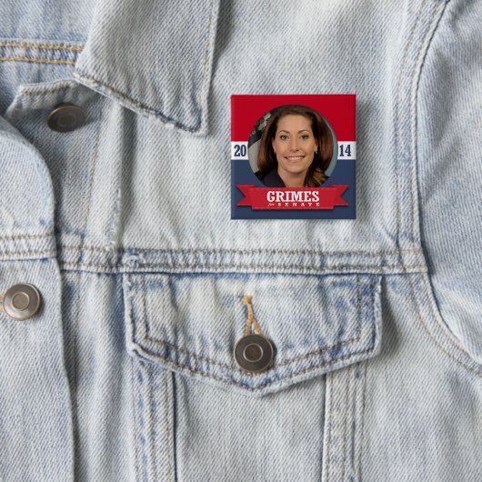 ALISON LUNDERGAN-GRIMES CAMPAGNE VIERKANTE BUTTON 5,1 CM (In situ)