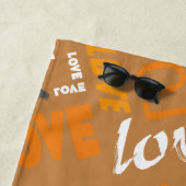 Alive Oranje Gallery Love Words Art Strandlaken (In situ)