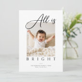 All Is Bright Oversized Script Kerst Foto Feestdagenkaart (Staand voorkant)